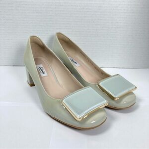 Clark’s Narrative Women’s Shoes 8M Olive Green square patent leather buckle.